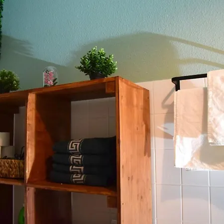 Apartment Stilvoller Altbau Im Ruhigen Schleussig Mit Wlan, Netflix, Waschmaschine *