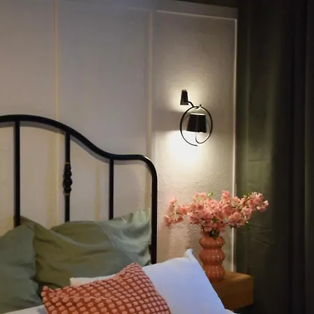 Lejlighed Stilvoller Altbau Im Ruhigen Schleussig Mit Wlan, Netflix, Waschmaschine